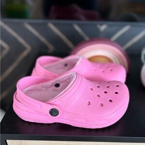 CROCS with lining